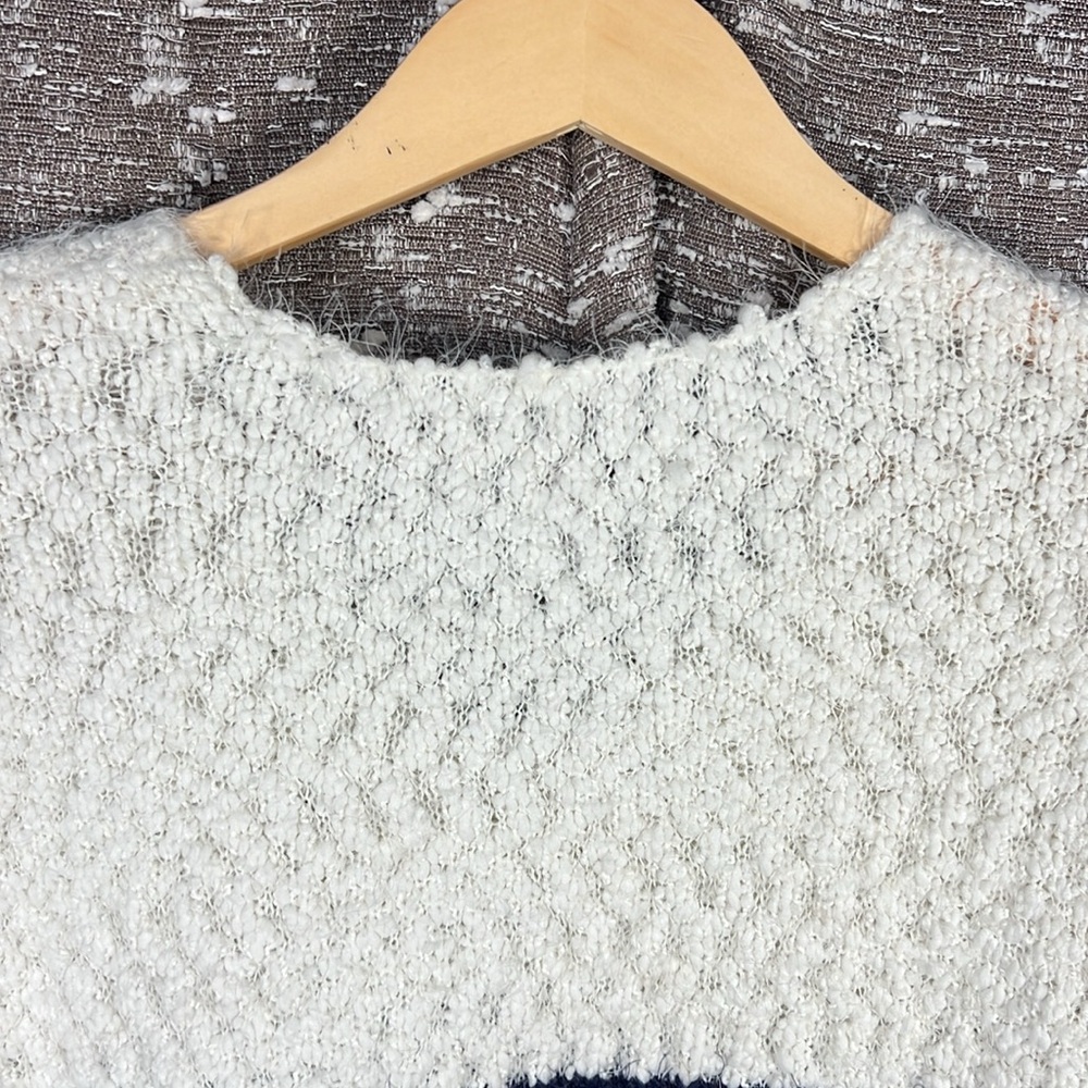 Knox Rose Sweaters V-Neck Eyelash Striped Sweater Blue and White Size Small - Picture 10 of 11